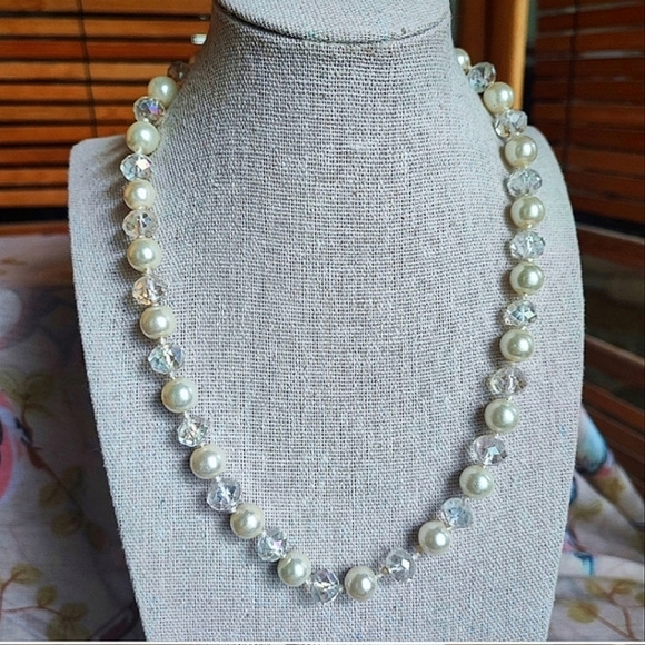 4 Strand Faux Pearls Faceted Clear Acrylic Stretch Bracelet Silver Tone Bridal - Picture 5 of 8